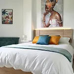 Tropical y , contemporáneo cerca de la playa!