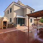 Modern Beach Villa With Parking And Private Pool