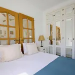 Centrally Located South Facing Apartment With Pool