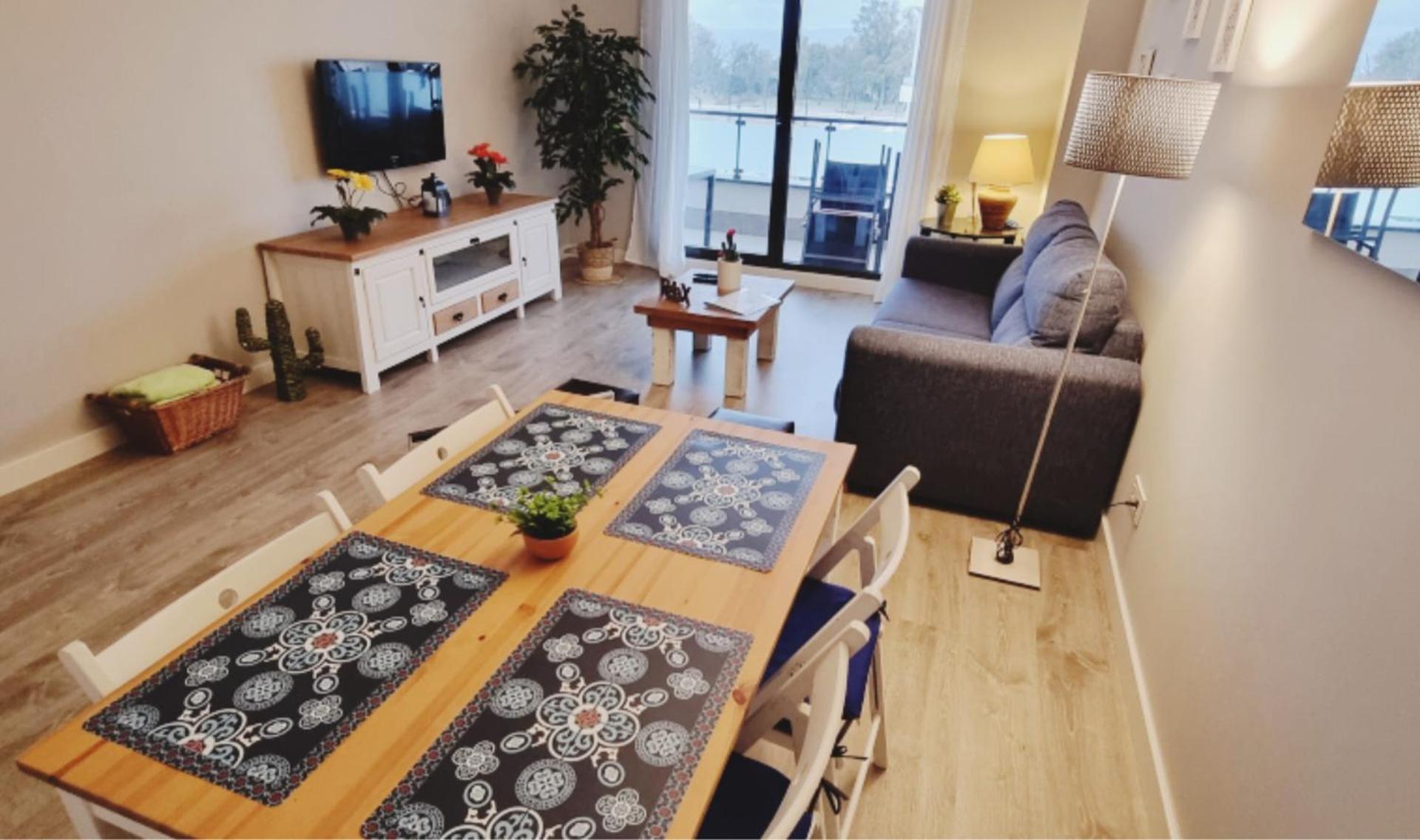 Appartement Excellent Location- Beach, Pool, Telework, 2 Bikes, Parking & Wifi Gratis At 