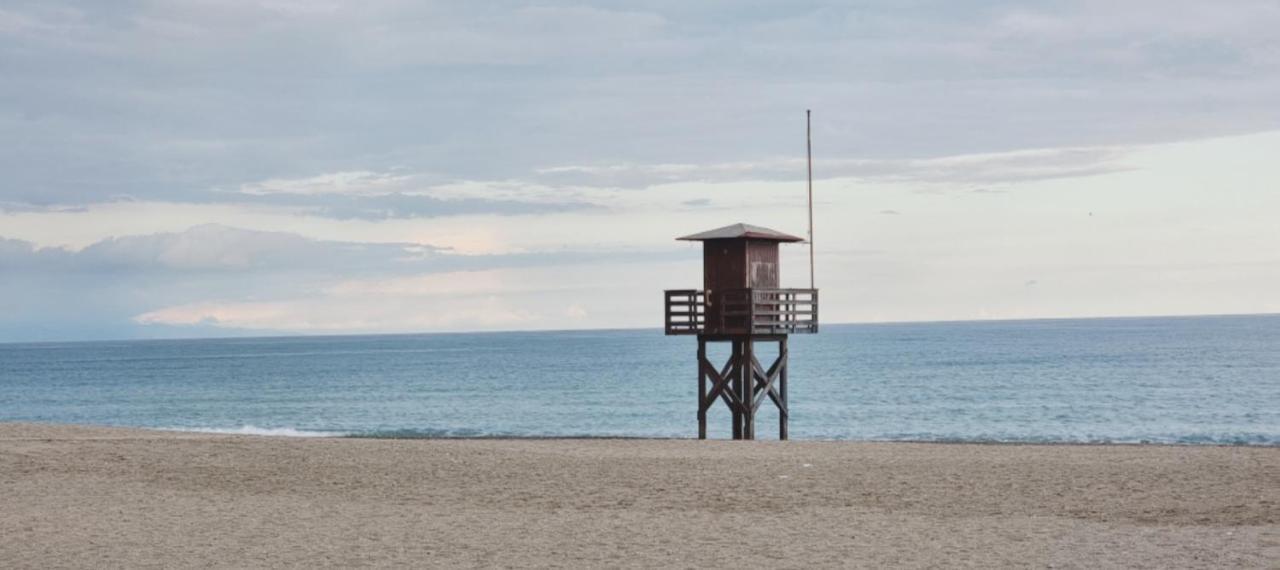 Appartement Excellent Location- Beach, Pool, Telework, 2 Bikes, Parking & Wifi Gratis At 