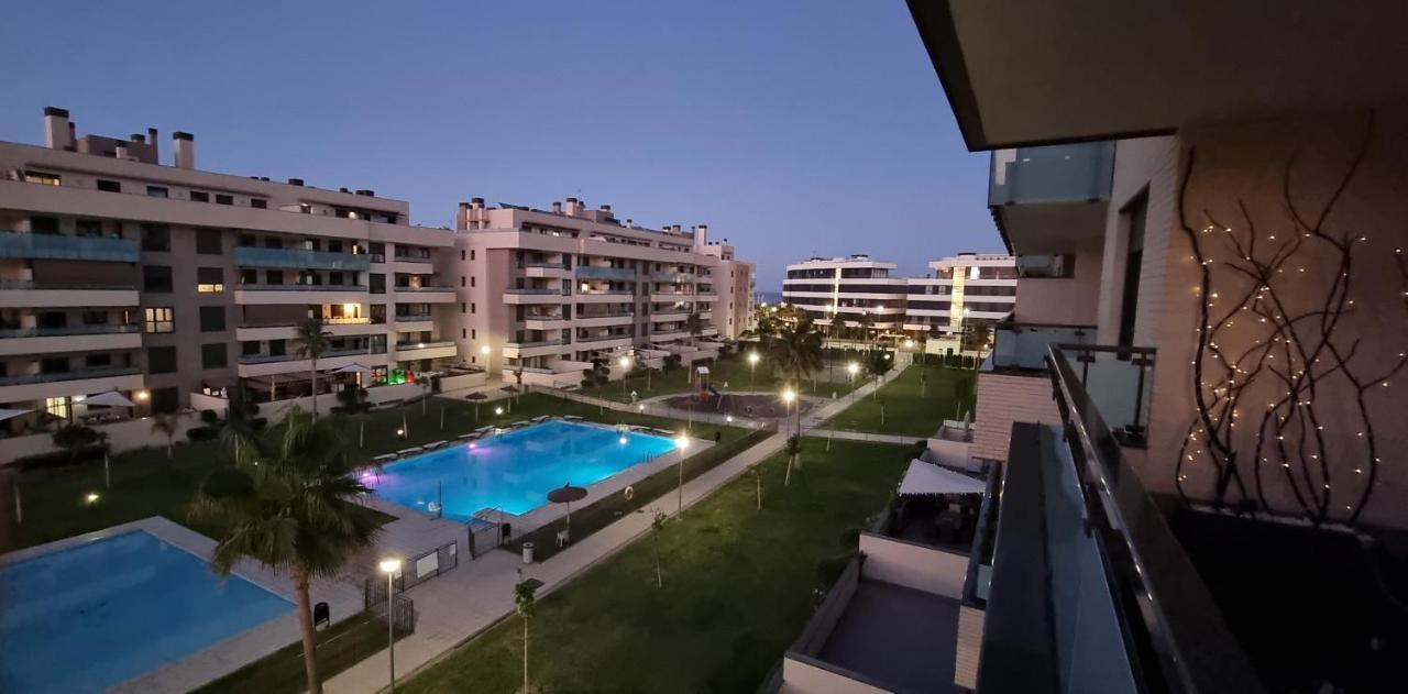 Appartement Excellent Location- Beach, Pool, Telework, 2 Bikes, Parking & Wifi Gratis At 