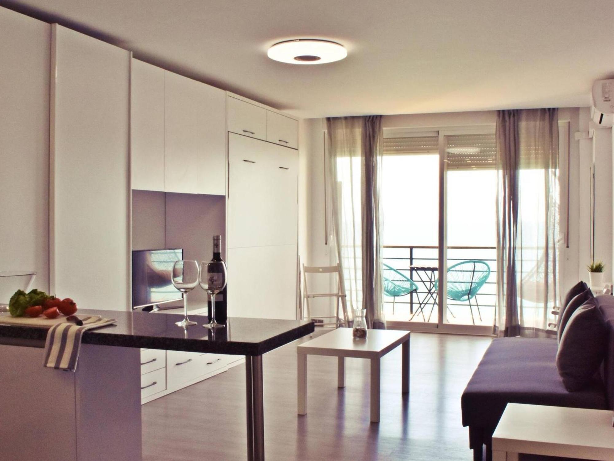 Luminoso Estudio En Castillo Santa Clara Appartement *