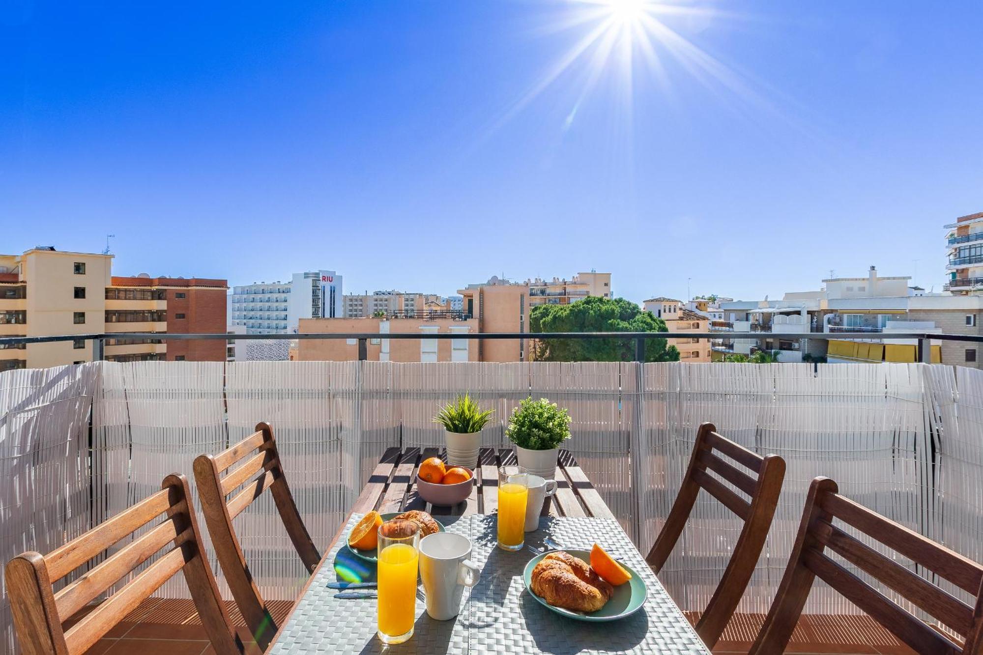 Apartamento En La Carihuela Con Plaza De Garaje Privada! Torremolinos