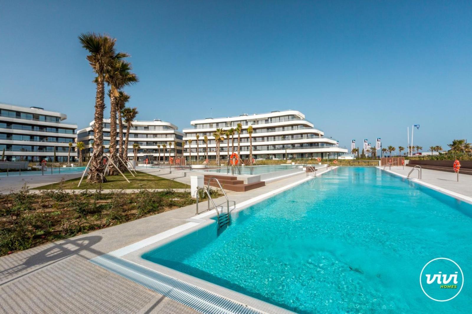 Vivi Homes - Galatea Pool, Gym, Sauna & Apartment Torremolinos