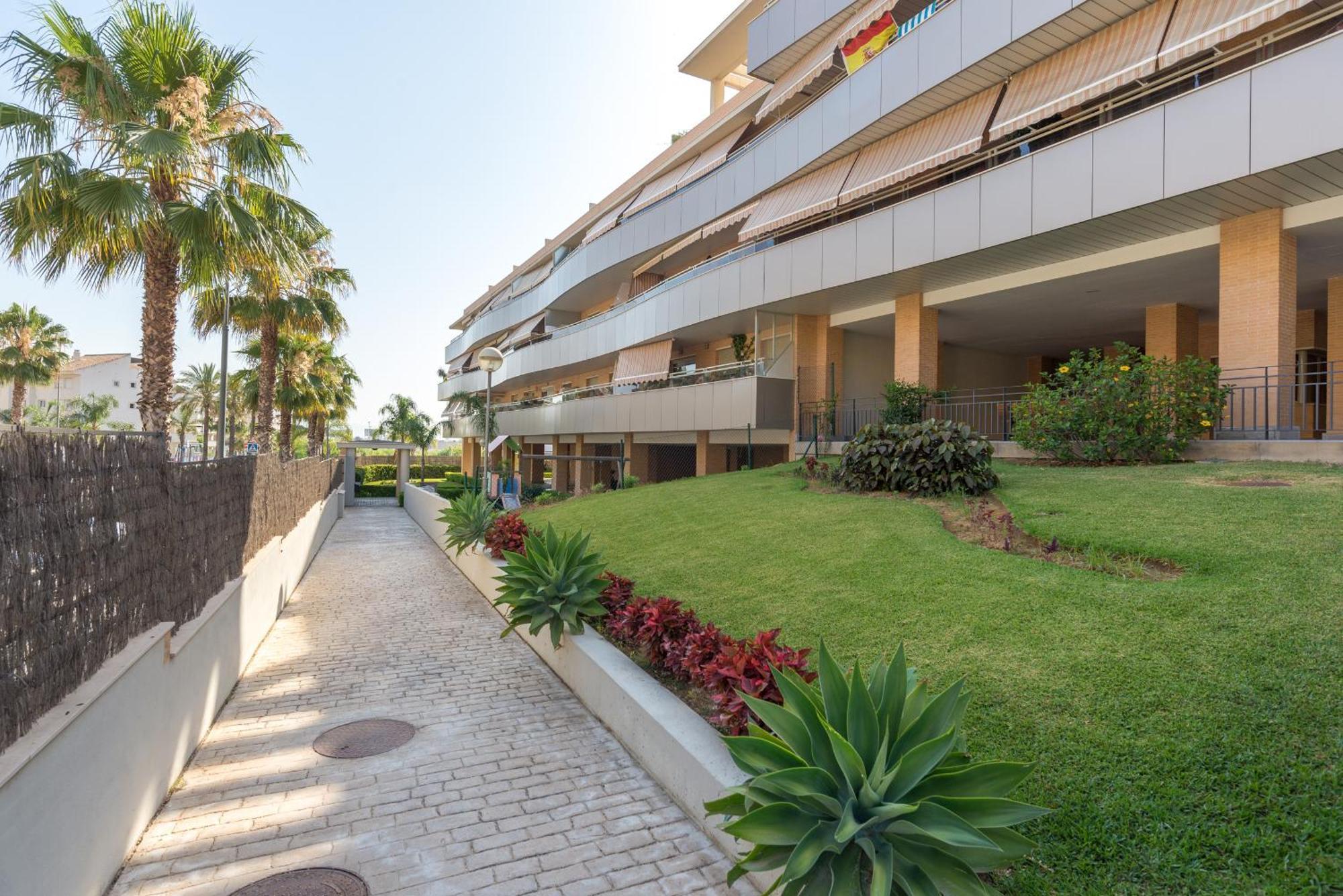 Hill With Terrace, Parking, Pool & Paddle Court Apartment Torremolinos
