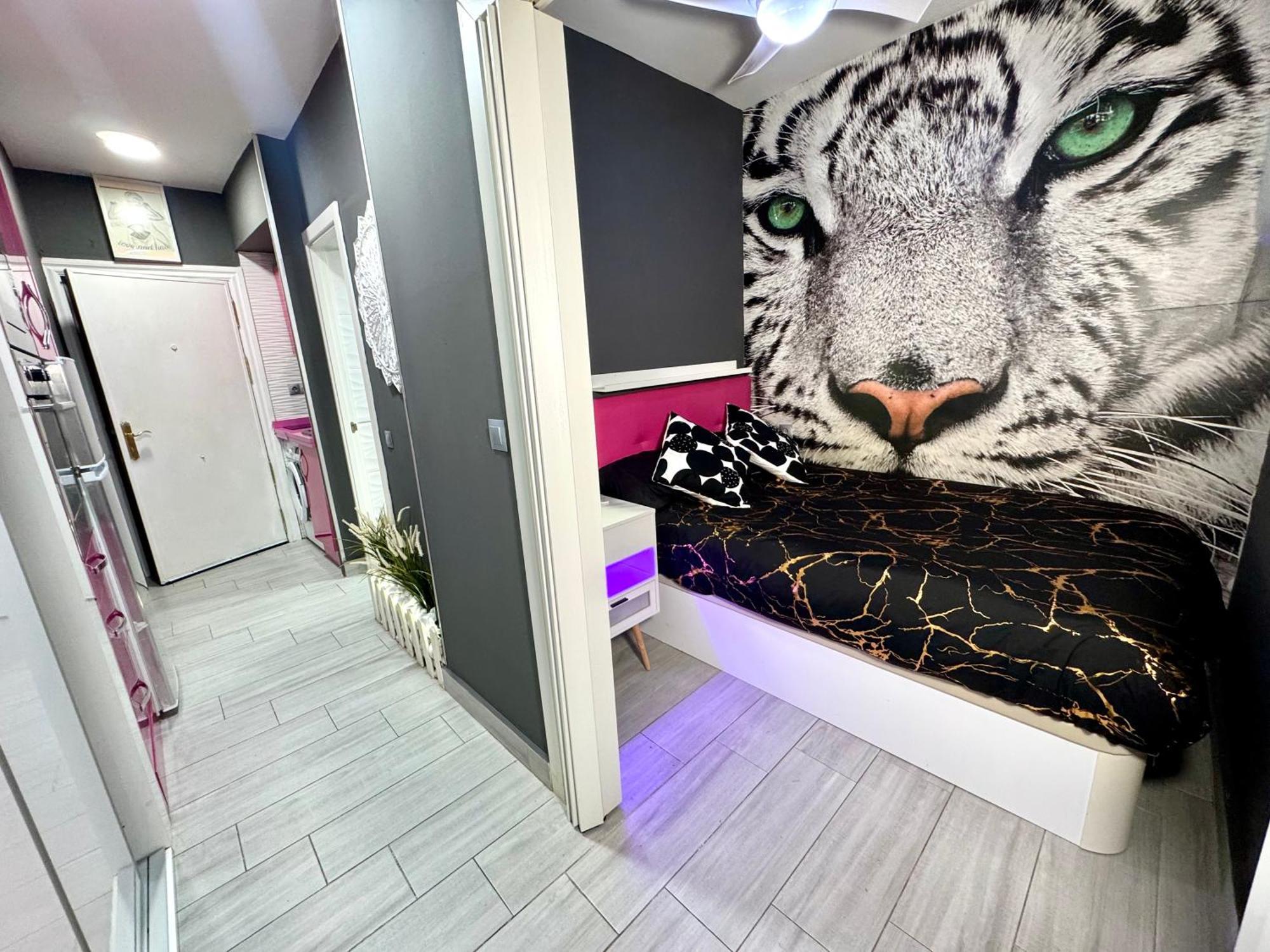 Pink Center Apartment *