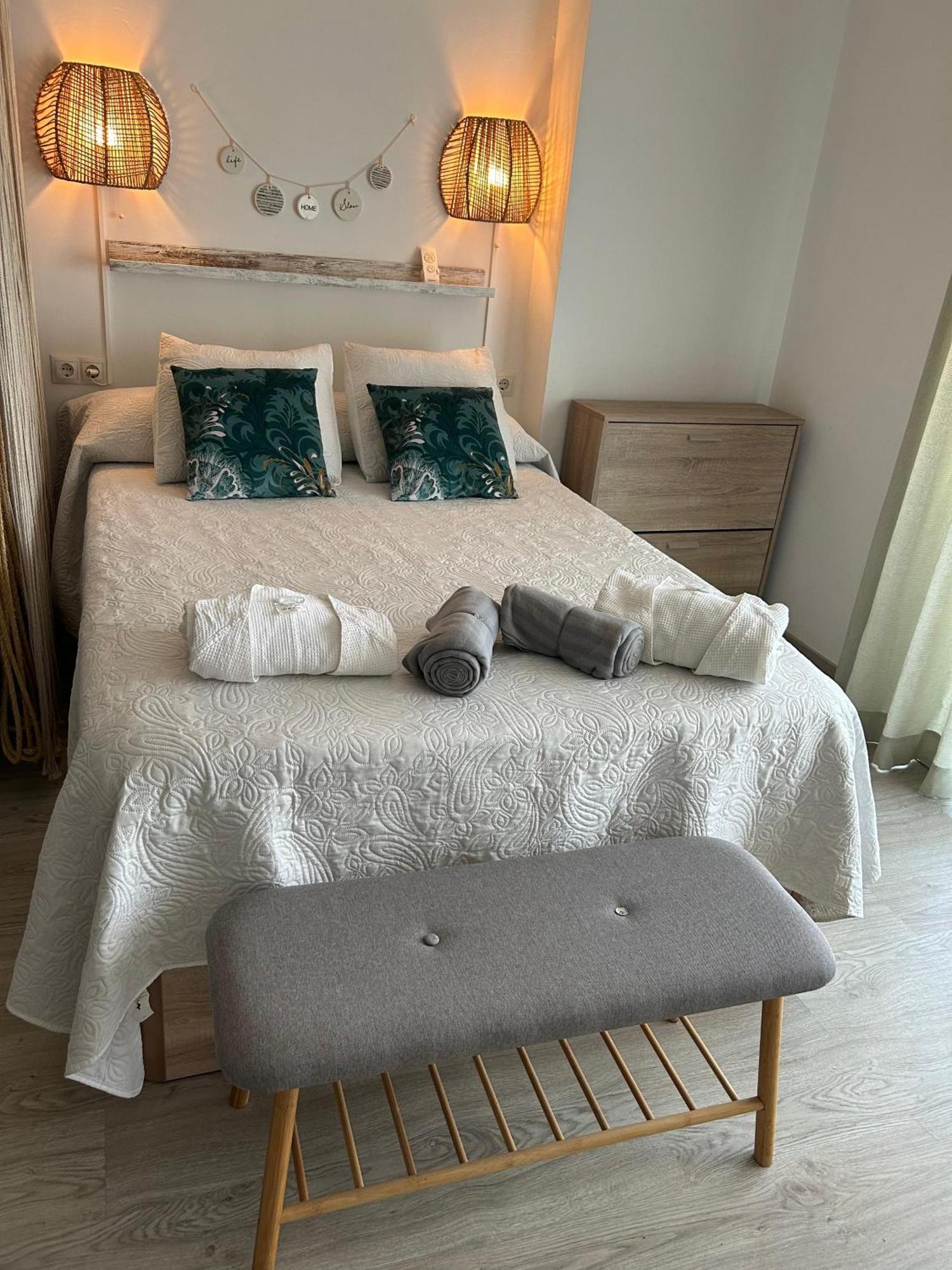 Appartement Totalmente Reformado Con Piscina Y Jardines Al Lado De La Playa De La Carihuela *