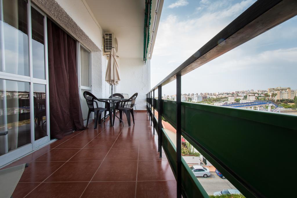 Holidays2torremolinos De 3 Con Terraza Y Piscina Comunitaria Apartment *