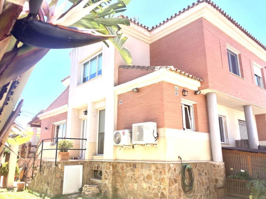Vakantiehuis Townhouse, Private Pool Garden And Sea Views