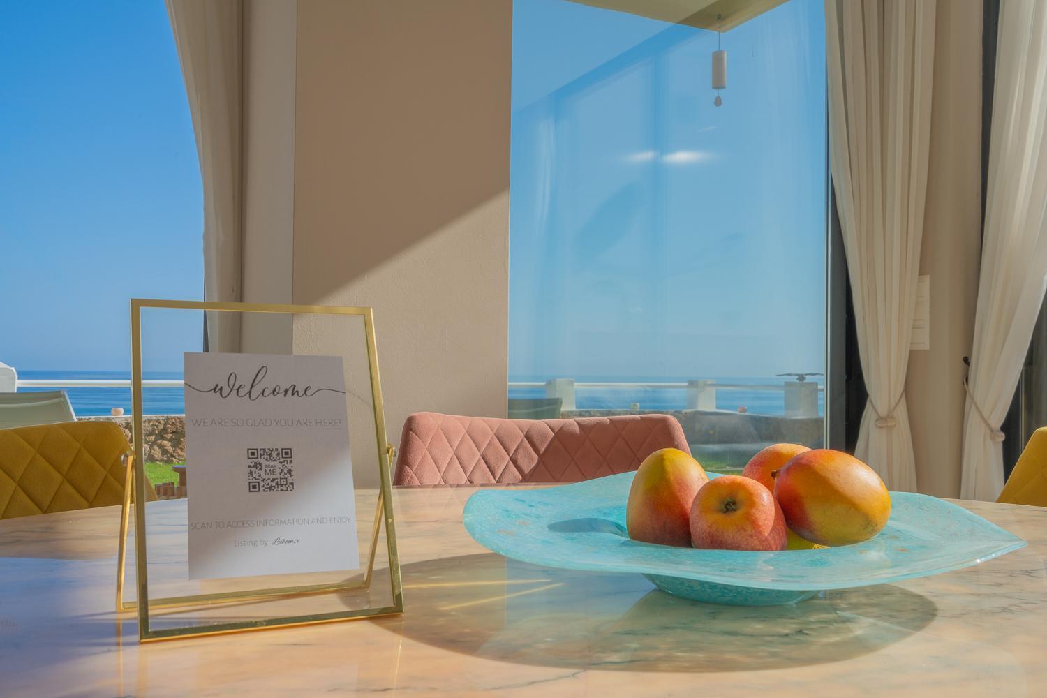 Apartment Private 250sqm Garden Duplex, Jacuzzi, Cinema, Sea View Escape