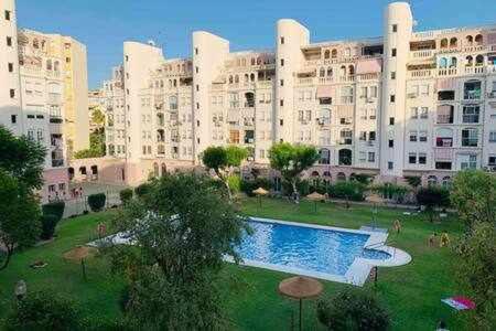 Torremolinos, Parking Gratis Y Terraza