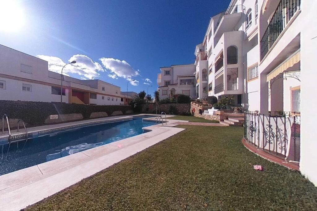 Apartamento Soleado Cerca De La Playa En Montemar Torremolinos