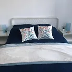 Bright Studio Apt. With Sea View And Pool