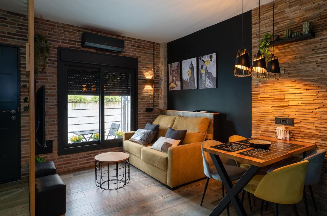 Apartamento Carihuela Playa. Plaza Del Remo. Exclusivo Al Lado Del Mar.