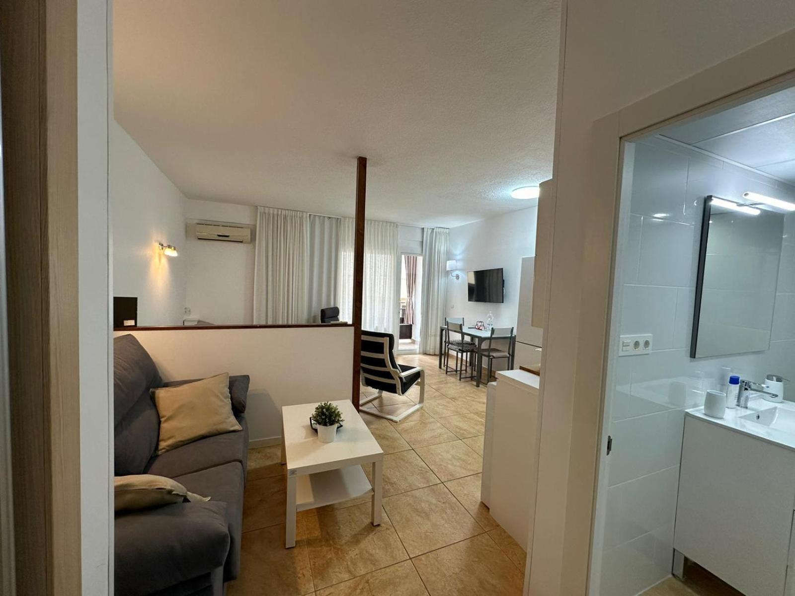 Ama611 - Terraza, Wifi, Playa La Carihuela A 100 Metros Torremolinos