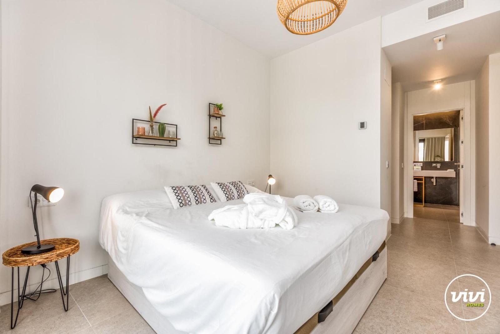 Vivi Homes - Rembrandt Pool, Sauna, Gym & Sea View Apartment *