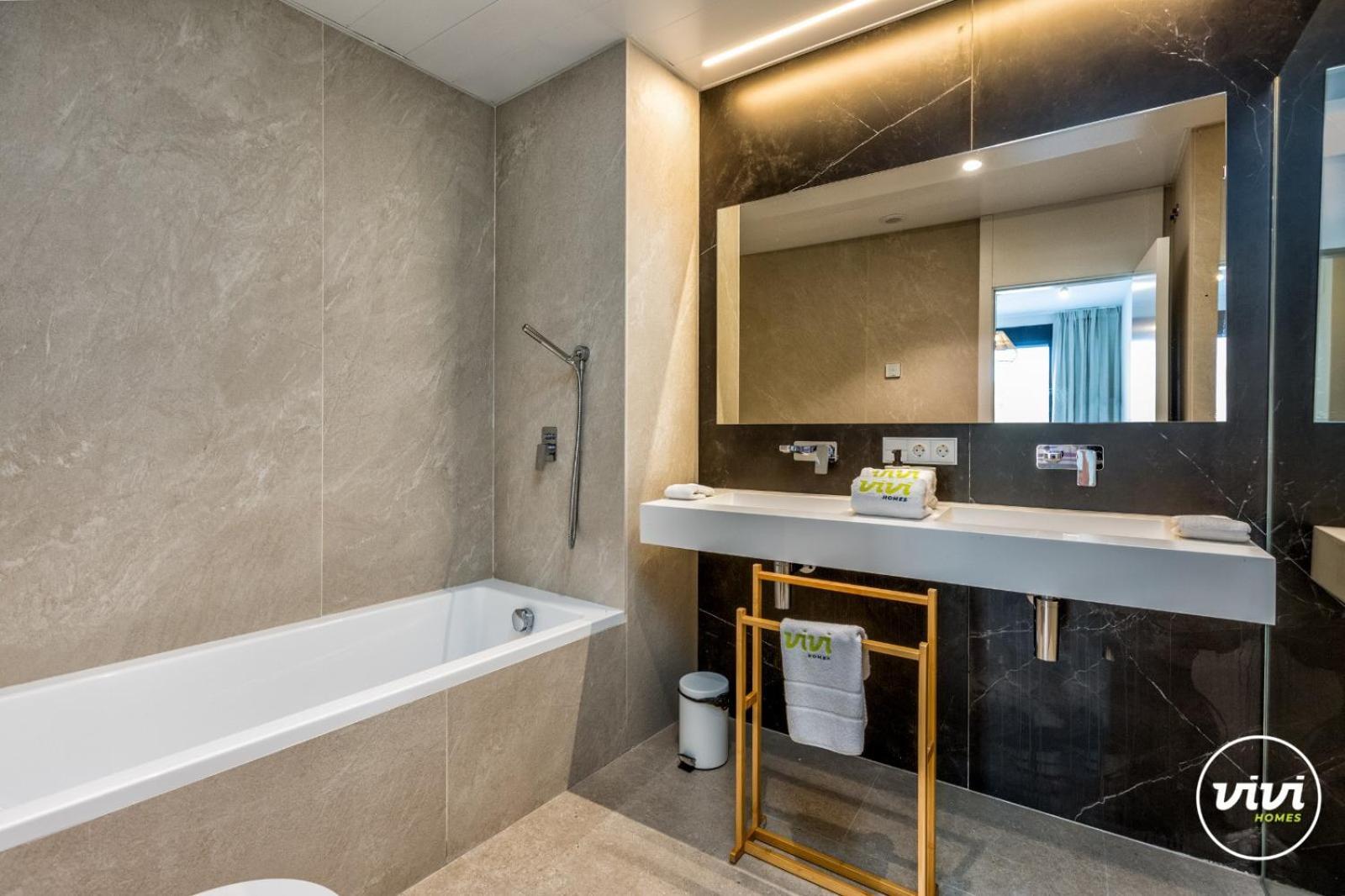 Apartment Vivi Homes - Rembrandt Pool, Sauna, Gym & Sea View