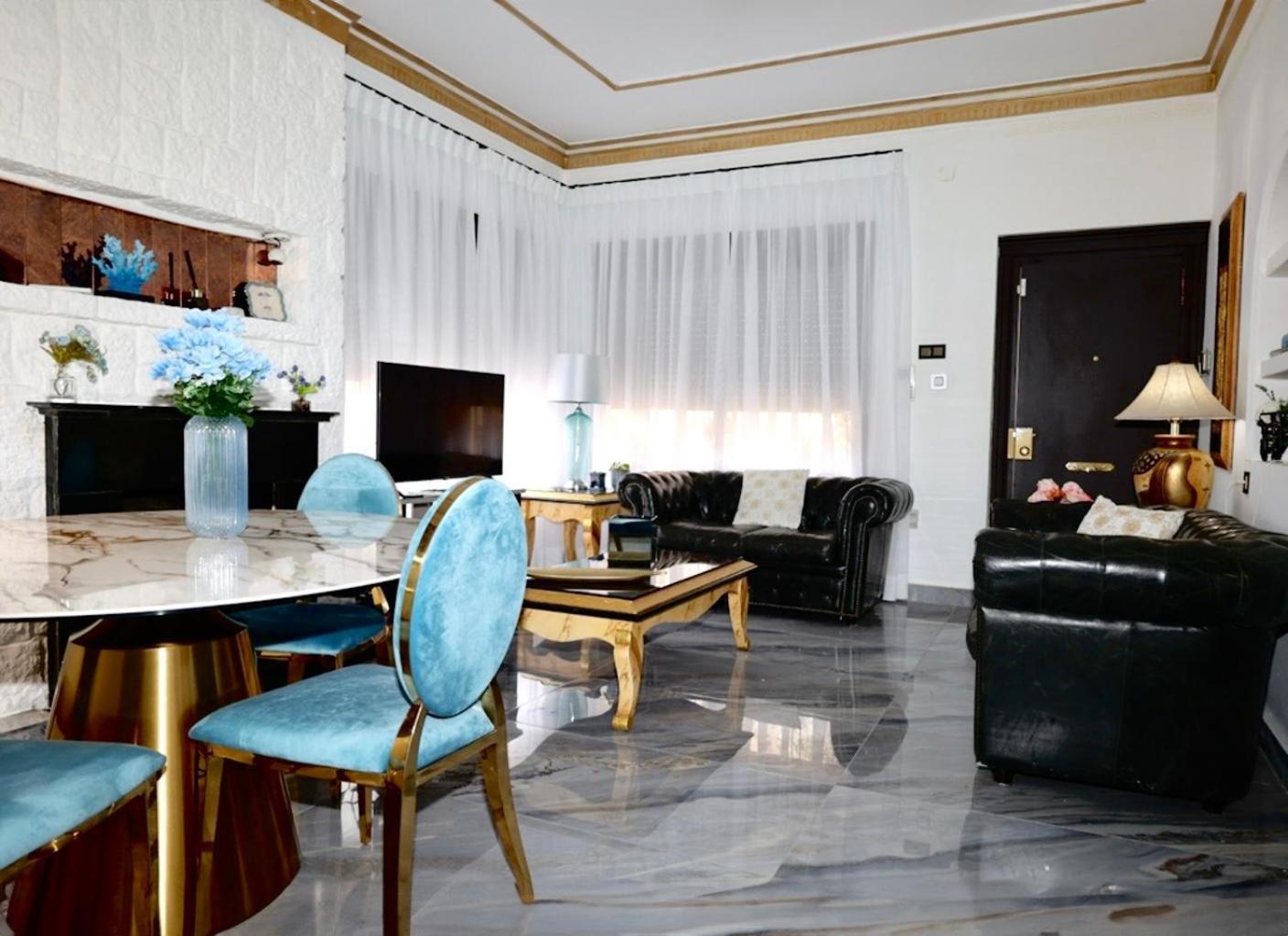 Fantastic 5 Mins Away From The By Easybnb