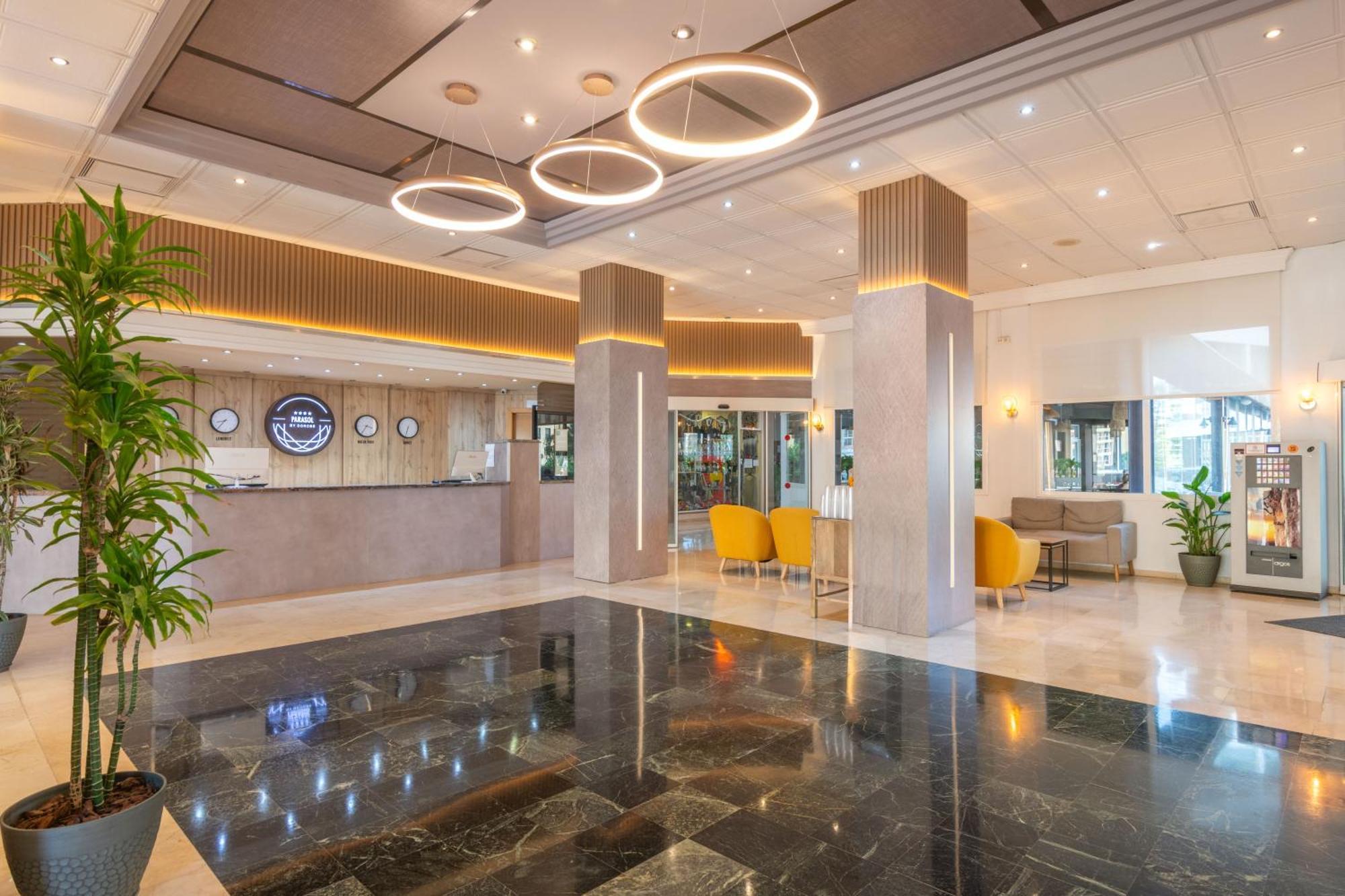 Parasol By Dorobe Hotel