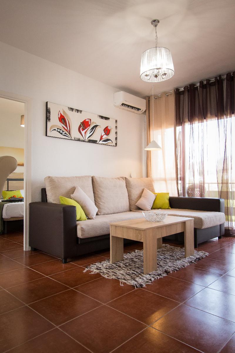 Holidays2torremolinos De 3 Con Terraza Y Piscina Comunitaria Apartment *
